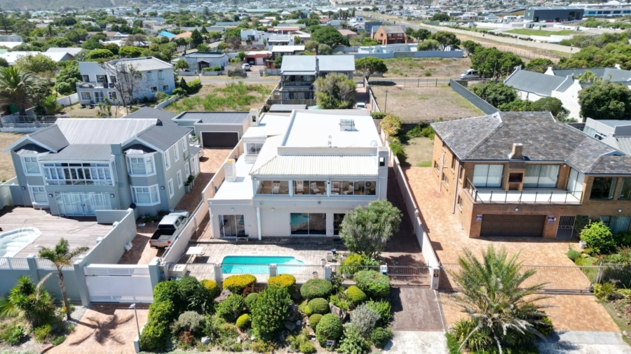 5 Bedroom Property for Sale in Sandbaai Western Cape